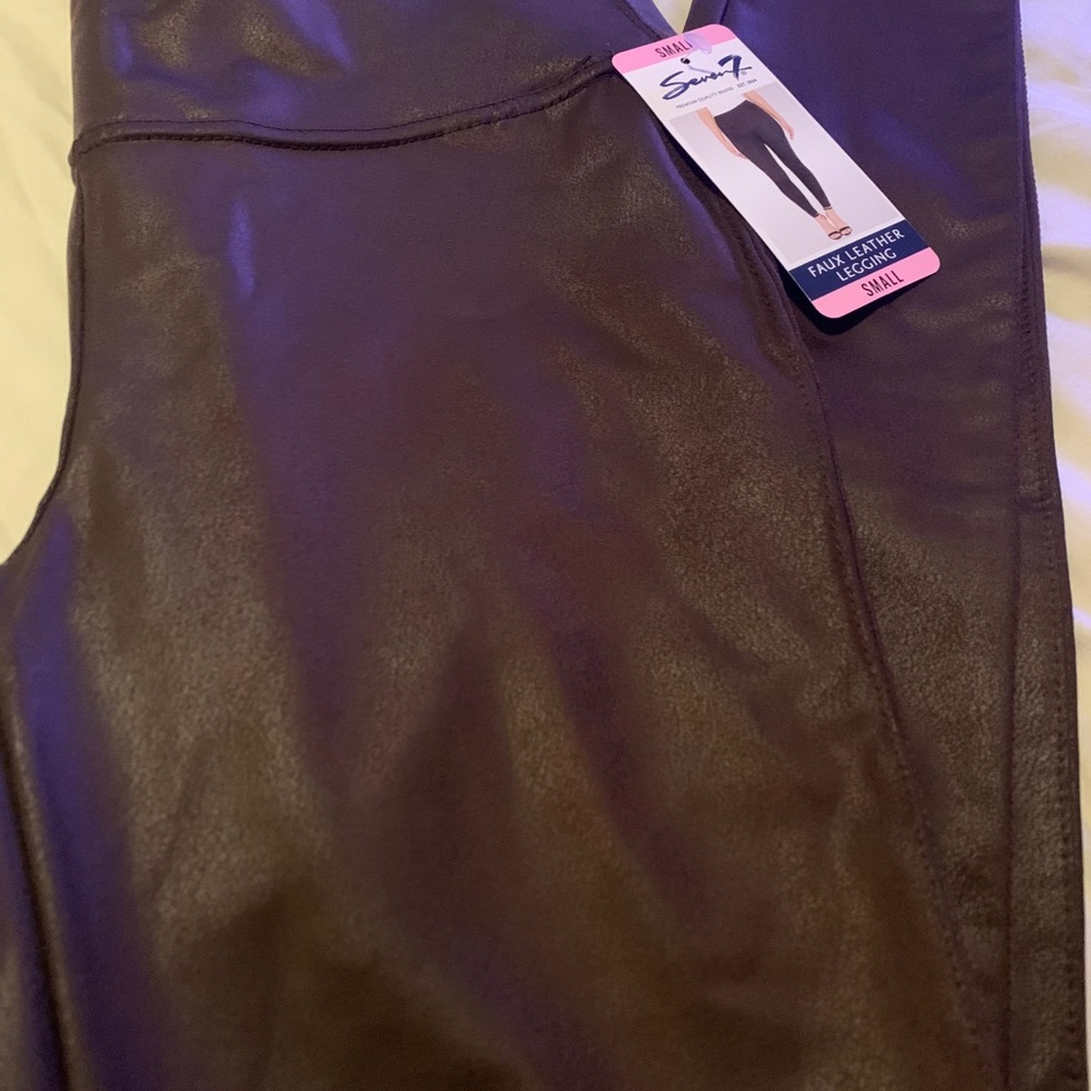 ULTRA HIGH RISE SCULPTING LEGGING - Picture 3 of 6